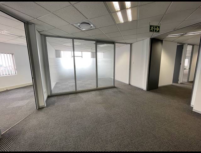 326M² OFFICE TO LET IN PARKTOWN